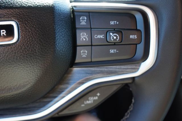 Certified 2024 Jeep Wagoneer Series III AWD/4WD image 39