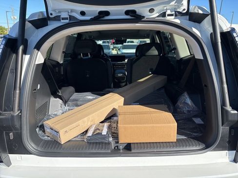 New 2026 Hyundai Ioniq 9 Limited image 8