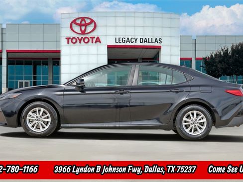 Used 2025 Toyota Camry LE w/ Convenience Package image 7