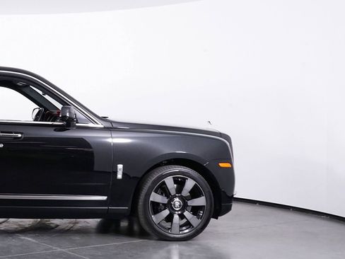 Used 2022 Rolls-Royce Cullinan w/ Cullinan Package image 14