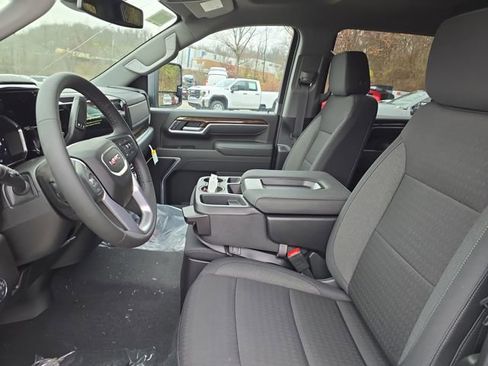 New 2026 GMC Sierra 2500 SLE w/ Preferred Package image 4