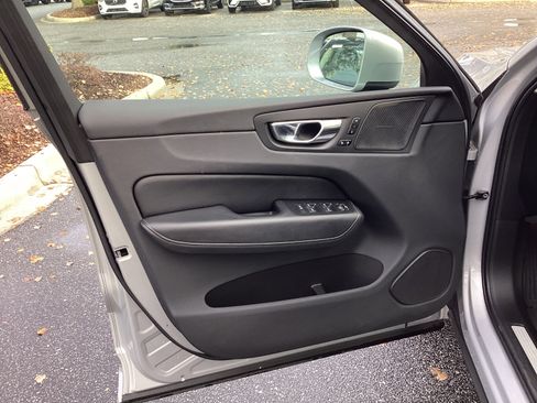 Certified 2022 Volvo XC60 B5 Inscription w/ Climate Package image 14