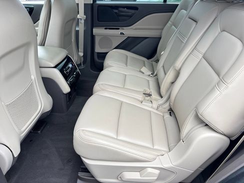Used 2023 Lincoln Aviator 2WD image 14