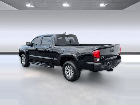 Used 2019 Toyota Tacoma SR5 AWD/4WD image 3