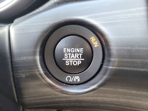 Used 2019 Jeep Grand Cherokee Laredo w/ 18" Wheel & 8.4" Radio Group image 26