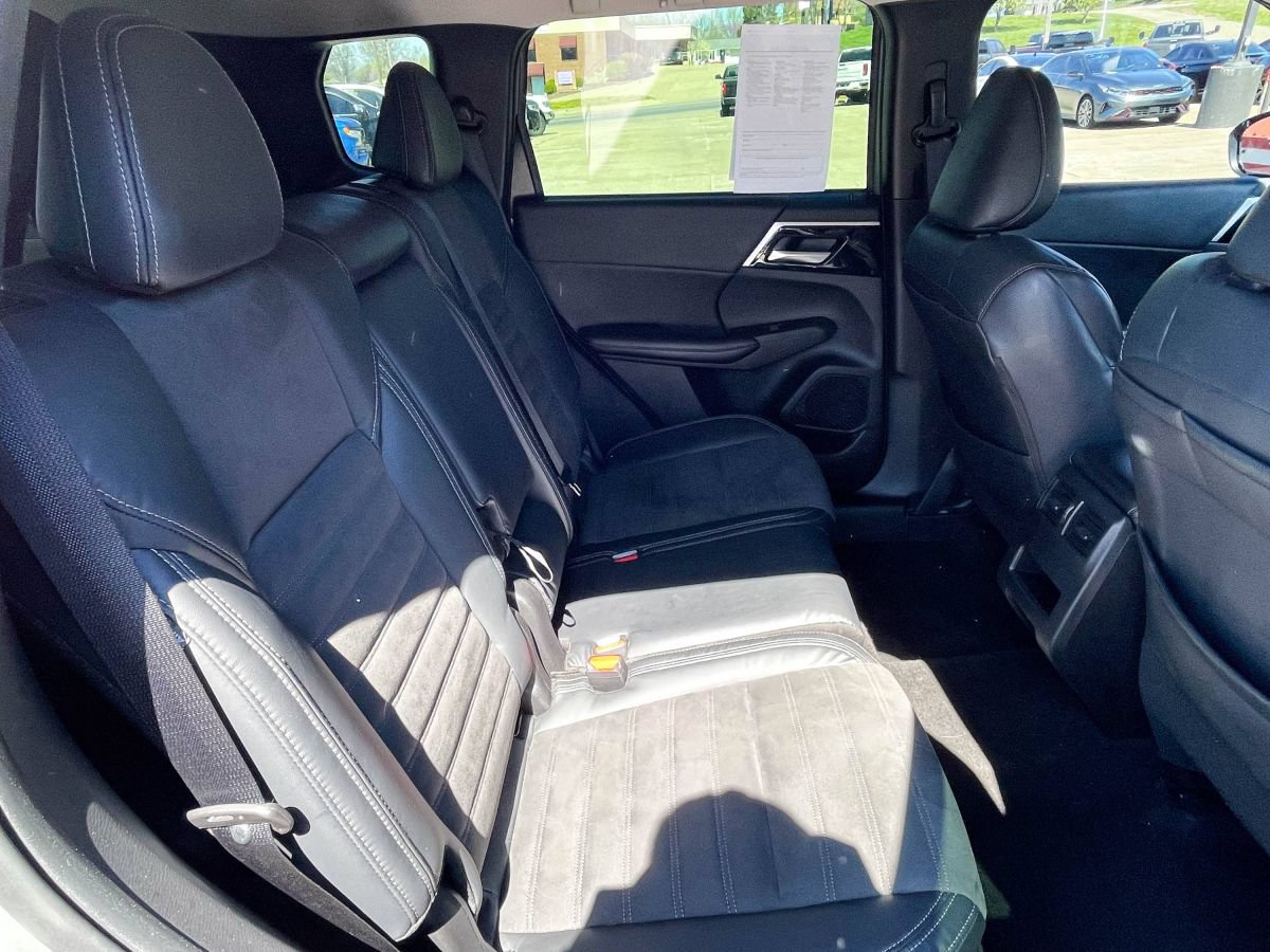 Used 2022 Mitsubishi Outlander SE FWD image 13