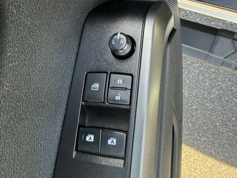 Used 2021 Toyota Tacoma TRD Off-Road AWD/4WD image 14