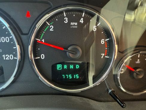 Used 2011 Jeep Liberty Limited w/ Chrome Accents Group image 16