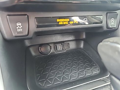 Used 2021 Toyota RAV4 XLE Premium image 24