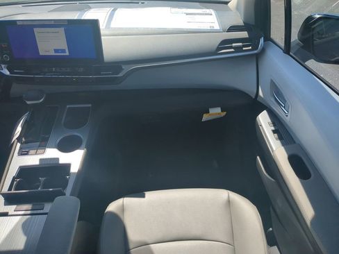 New 2025 Toyota Sienna XLE image 14