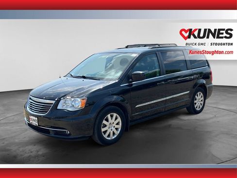 Used 2016 Chrysler Town & Country Touring FWD image 3