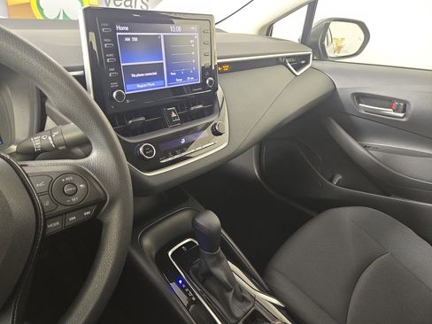 Used 2021 Toyota Corolla LE image 24