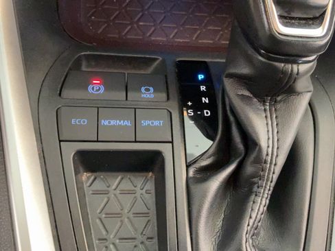 Used 2020 Toyota RAV4 Limited FWD image 16