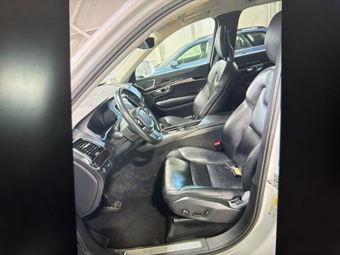 Used 2017 Volvo XC90 T6 Momentum w/ Vision Package image 6