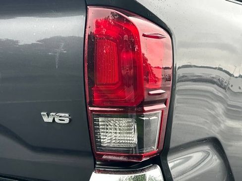 Used 2019 Toyota Tacoma SR5 AWD/4WD image 10