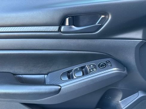 Used 2025 Nissan Altima 2.5 S FWD image 11
