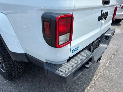 Used 2021 Jeep Gladiator Overland w/ Trailer Tow Package AWD/4WD image 13
