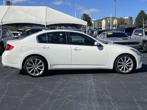 Used 2013 INFINITI G37 X w/ Premium Pkg image 8