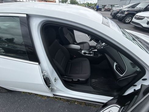 Used 2022 Chevrolet Malibu LS FWD image 23
