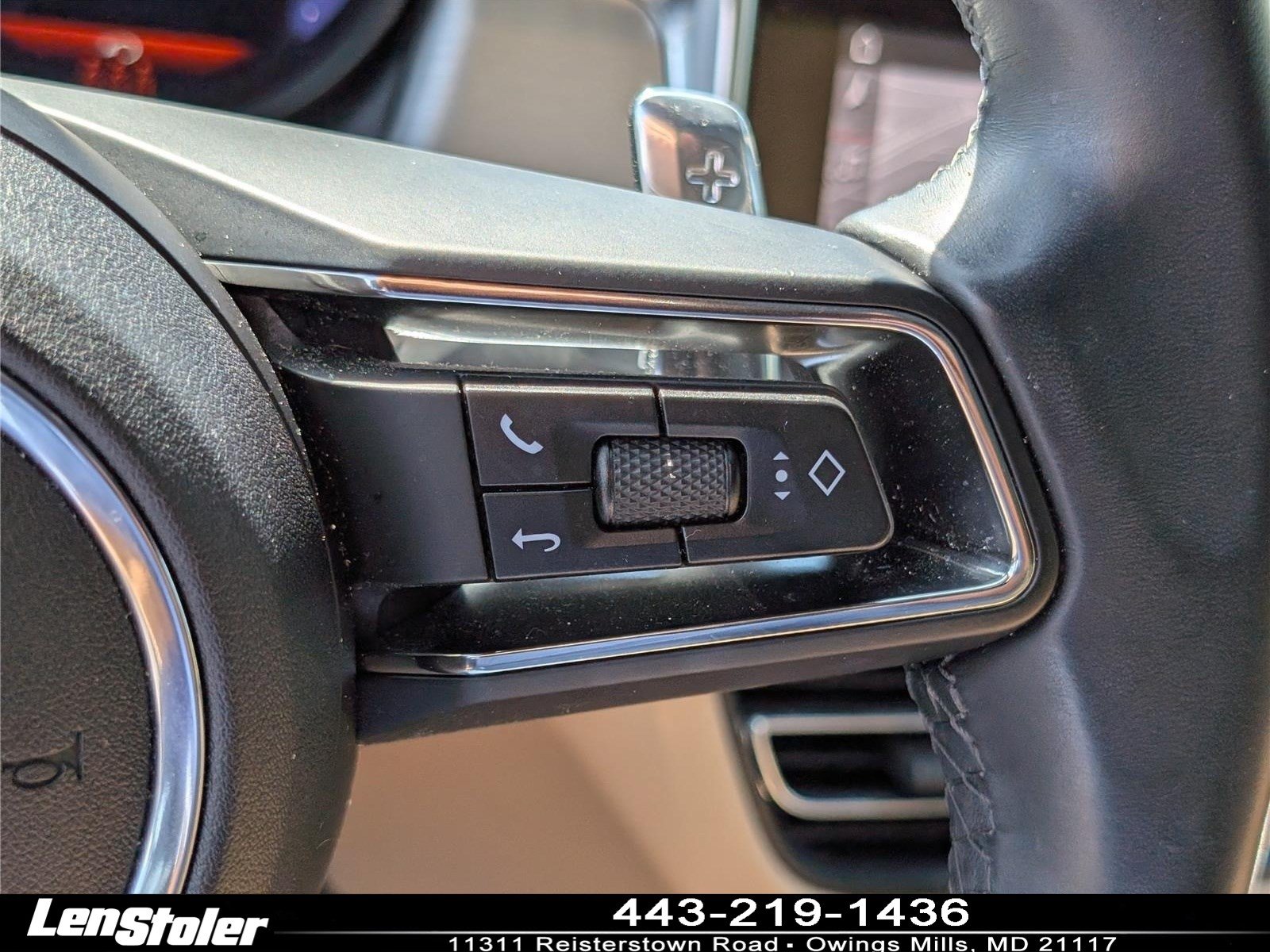 Used 2024 Porsche Macan AWD/4WD image 25