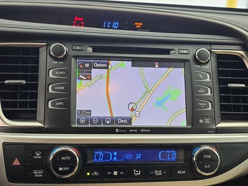 Used 2019 Toyota Highlander XLE FWD image 22