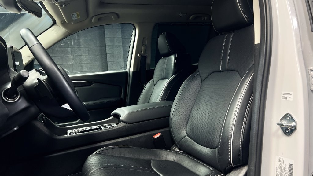 Used 2025 Honda Pilot Elite image 5