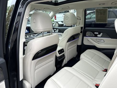 Used 2024 Mercedes-Benz GLS 580 4MATIC image 27