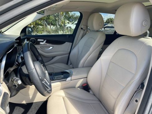 Used 2021 Mercedes-Benz GLC 300 image 2