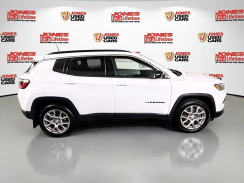 Used 2023 Jeep Compass Latitude w/ Sun and Sound Group image 16