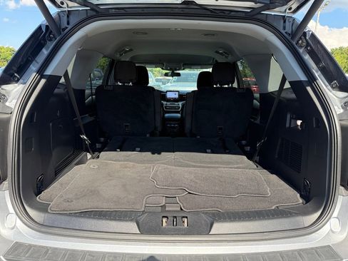 Used 2023 Ford Explorer XLT image 16