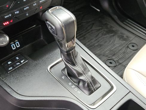 Certified 2019 Ford Ranger Lariat w/ Equipment Group 501A Mid image 27