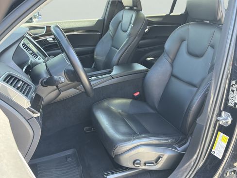 Used 2019 Volvo XC90 T5 Momentum w/ Protection Package FWD image 21