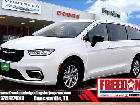 Used 2024 Chrysler Pacifica Touring-L FWD image 1