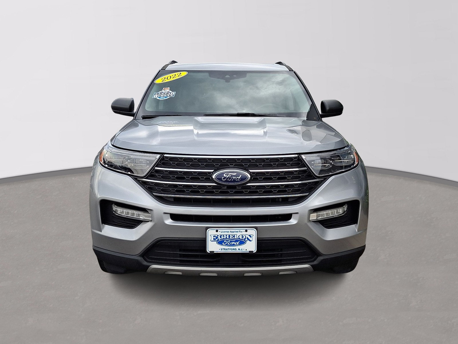 Certified 2022 Ford Explorer XLT w/ Equipment Group 202A AWD/4WD image 2