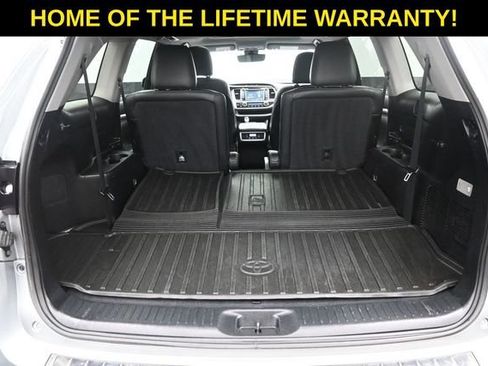 Used 2017 Toyota Highlander SE AWD/4WD image 29