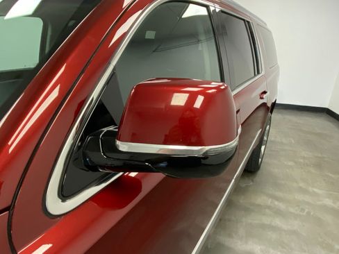 Used 2019 Cadillac Escalade ESV Premium Luxury image 12