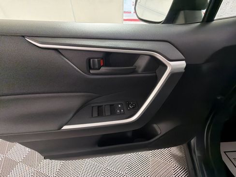 Used 2019 Toyota RAV4 LE image 15