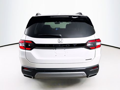 Certified 2025 Honda Pilot Touring image 33
