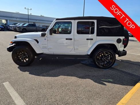 Used 2024 Jeep Wrangler Unlimited Sahara w/ Technology Group AWD/4WD image 28