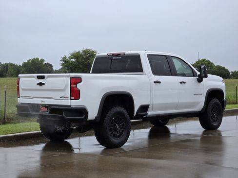 New 2026 Chevrolet Silverado 2500 ZR2 AWD/4WD image 3