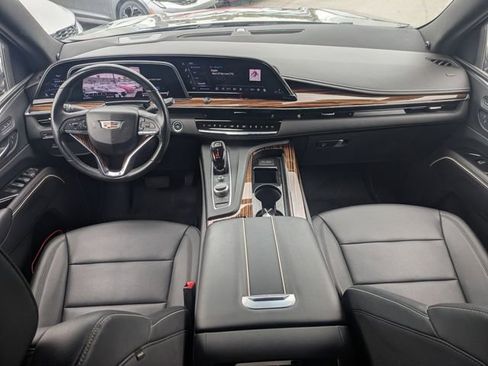 Used 2021 Cadillac Escalade Luxury image 13