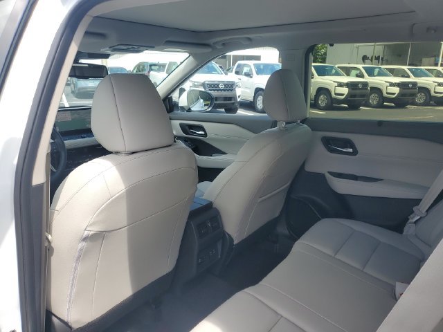 Used 2025 Nissan Rogue SL w/ SL Premium Package FWD image 9