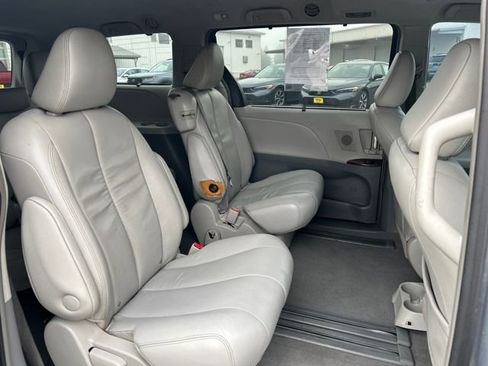 Used 2011 Toyota Sienna XLE image 11