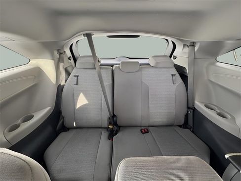 Used 2021 Toyota Sienna LE image 23