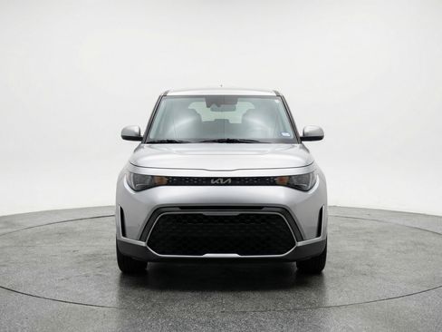 Used 2025 Kia Soul LX w/ LX Technology Package FWD image 2