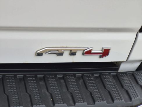 Used 2022 GMC Sierra 2500 AT4 w/ AT4 Preferred Package image 8