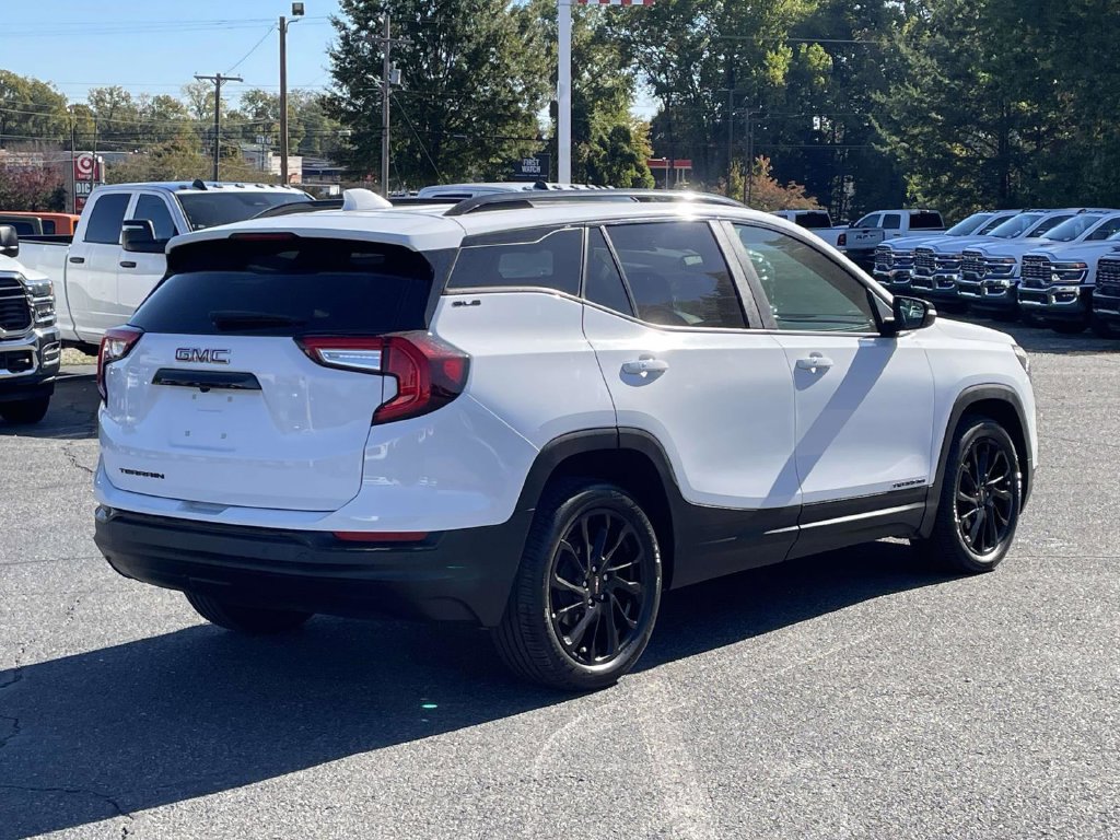 Used 2023 GMC Terrain SLE w/ Driver Convenience Package FWD image 8