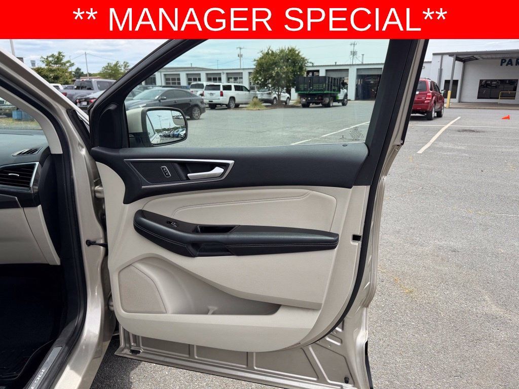 Used 2018 Ford Edge Titanium FWD image 29