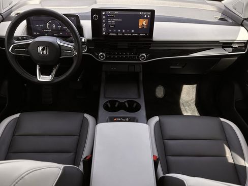 Used 2025 Honda Prologue Touring image 12