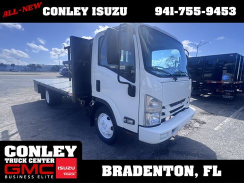 Used 2020 Isuzu NPR image 3